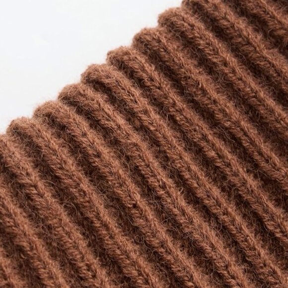 NWT CIDER Women’s Sleeveless Sweater Turtleneck Cable Knit Cropped Vest - Picture 4 of 6